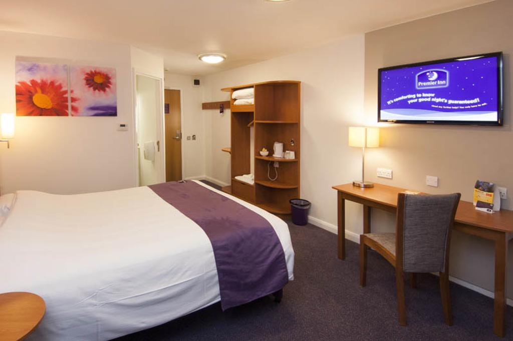 Premier Inn Glasgow Airport Paisley Exterior photo